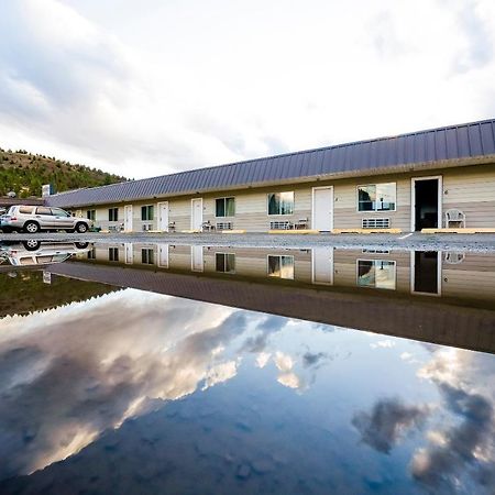 Oyo Riverside Inn John Day Or Exterior photo